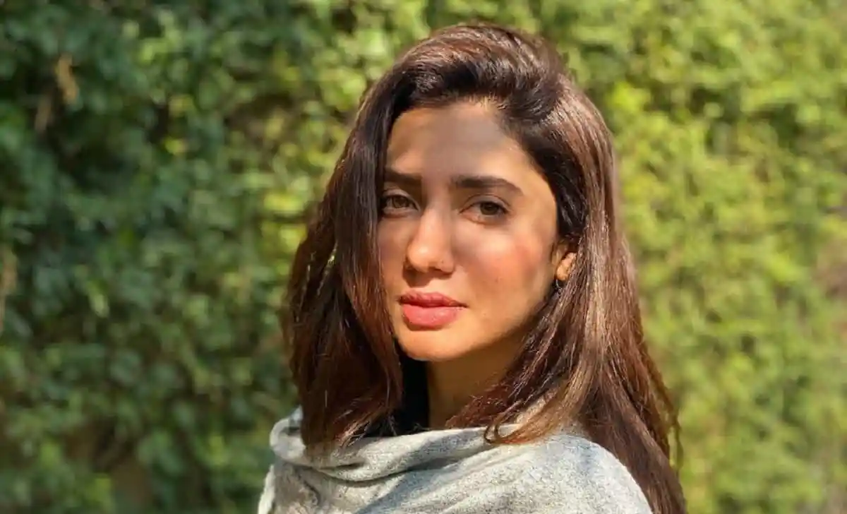পাকিস্তানি অভিনেত্রী মাহিরা লাগেজ হারানোর কারণে খেপেছেন. Channel i News - চ্যানেল আই নিউজ