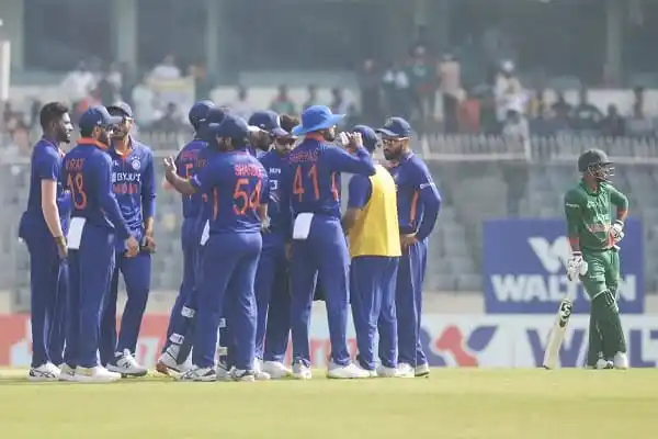 বাংলাদেশ ক্রিকেট দলের খেলোয়াড়রা মাঠে একত্রিত হচ্ছে. Channel i News - চ্যানেল আই নিউজ