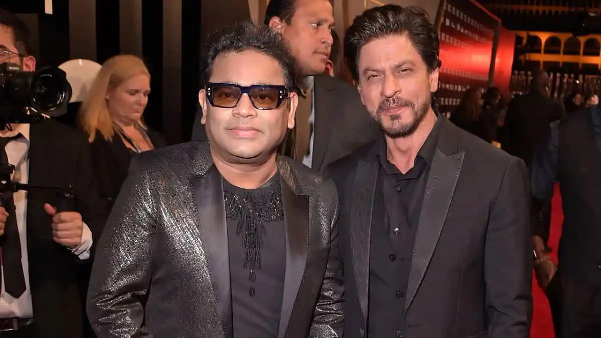 দুই জনপ্রিয় অভিনেতা একসঙ্গে ছবি তুলেছেন, একটি অনুষ্ঠানে উপস্থিত।. Channel i News - চ্যানেল আই নিউজ