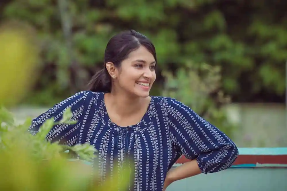 অভিনেত্রী ফারিণ হাস্যোজ্জ্বল মুখে প্রকৃতির মাঝে. Channel i News - চ্যানেল আই নিউজ