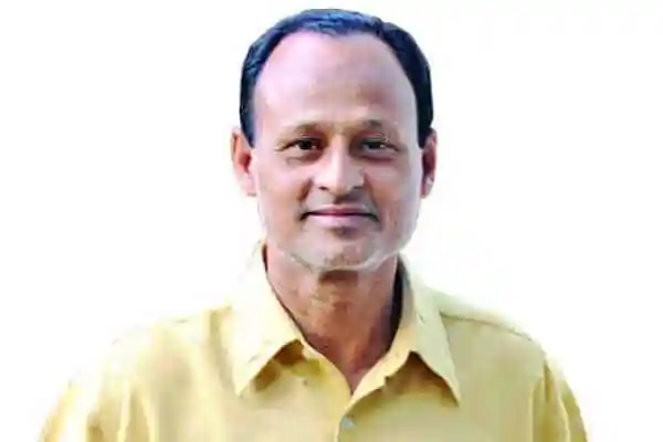 বাংলাদেশের ক্রিকেট তারকা সৌরভের ছবি, হাসিমুখে দেখা যাচ্ছে. Channel i News - চ্যানেল আই নিউজ