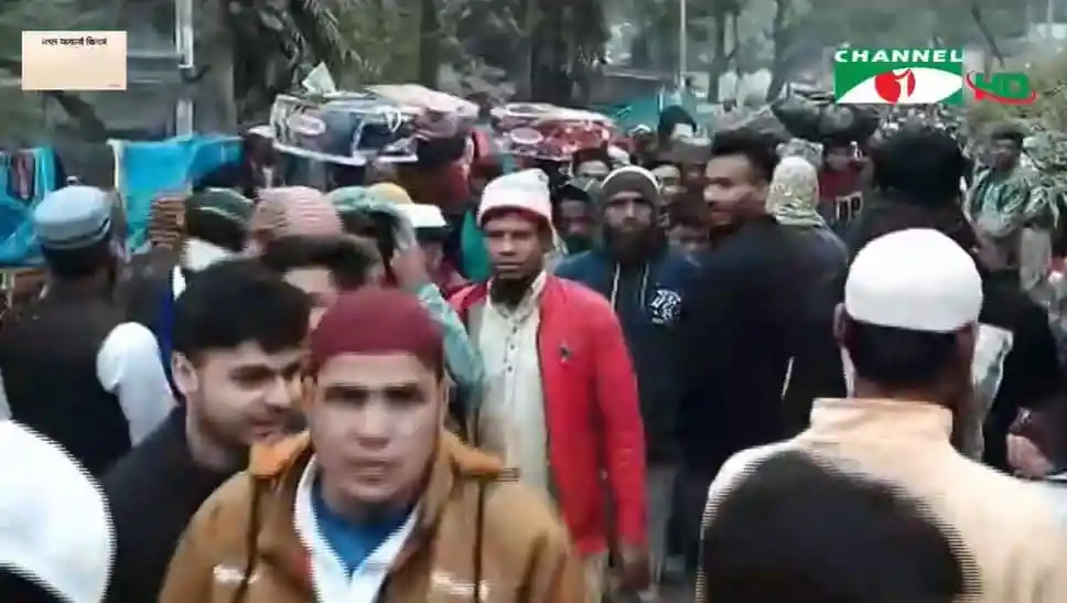জনসমাগমের এই ছবিতে অনেক মানুষ একত্রিত হয়েছে. Channel i News - চ্যানেল আই নিউজ