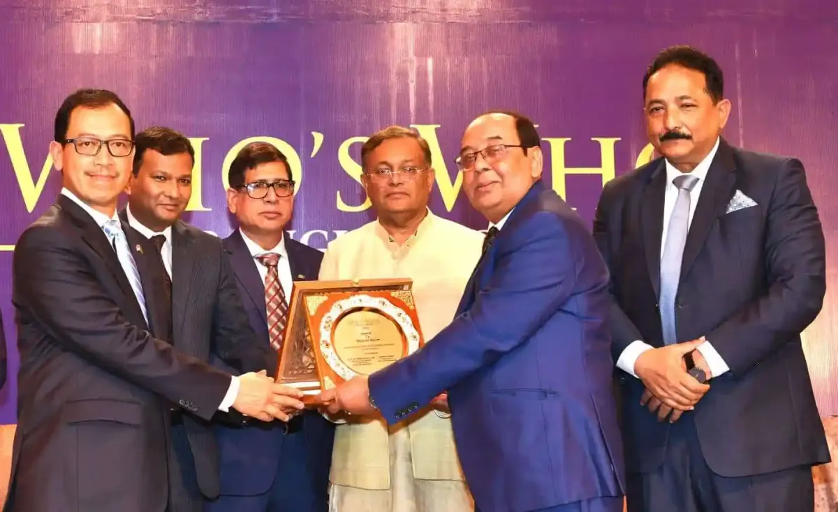 প্রধানমন্ত্রীর প্রেস সচিবসহ গুণী ব্যক্তিরা হুজ হু বাংলাদেশ অ্যাওয়ার্ড গ্রহণ করছেন. Channel i News - চ্যানেল আই নিউজ
