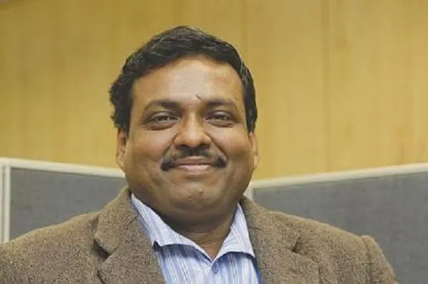 সাংবাদিক মিজানুর রহমান খান হাস্যোজ্জ্বল মুখে ছবি. Channel i News - চ্যানেল আই নিউজ