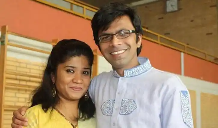 সাগর-রুনি হত্যা মামলার প্রতিবেদন পেছানোর ছবি, দুই ব্যক্তি হাসিমুখে একসাথে. Channel i News - চ্যানেল আই নিউজ