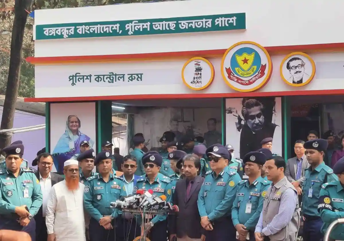 বাংলাদেশ পুলিশ ও বঙ্গবন্ধুর ছবি সহ পুলিশ লাইন্সের ছবি. Channel i News - চ্যানেল আই নিউজ