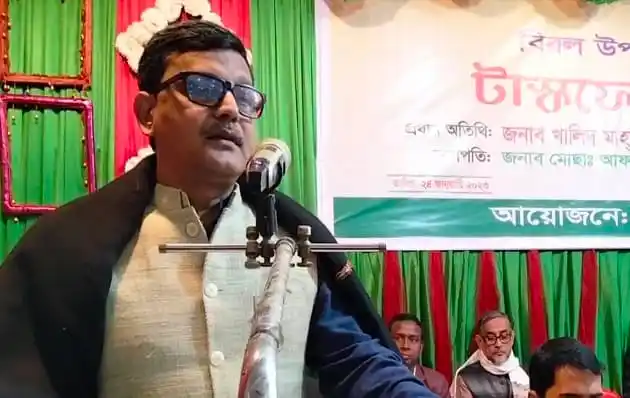 নৌপরিবহন প্রতিমন্ত্রীর বক্তৃতা, পেছনে সবুজ ও লাল পর্দা. Channel i News - চ্যানেল আই নিউজ