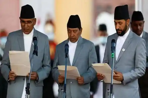 নেপালের উপ-প্রধানমন্ত্রী বরখাস্তের সময় শপথ গ্রহণের দৃশ্য. Channel i News - চ্যানেল আই নিউজ