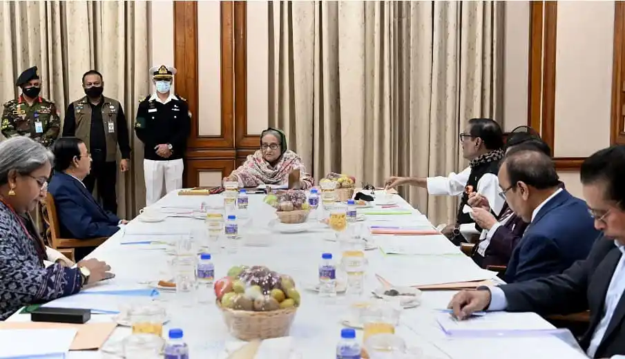 সংসদে আলোচনায় অংশগ্রহণকারী সদস্যরা বসে আলোচনা করছেন. Channel i News - চ্যানেল আই নিউজ
