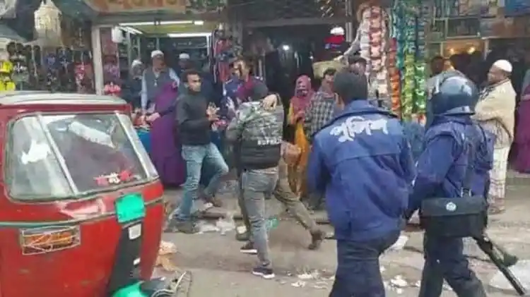 পুলিশের বাধা উপেক্ষা করে ছাত্রদলের বিক্ষোভ মিছিলের দৃশ্য. Channel i News - চ্যানেল আই নিউজ