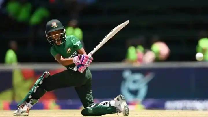 বাংলাদেশ নারী ক্রিকেট দলের ব্যাটসম্যান ব্যাটিং করছে. Channel i News - চ্যানেল আই নিউজ