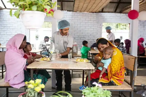 সুবিধা বঞ্চিতদের জন্য বিদ্যানন্দের রেস্টুরেন্টে খাবার পরিবেশন. Channel i News - চ্যানেল আই নিউজ