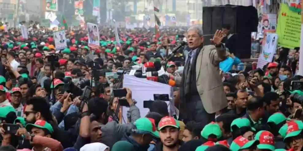 জনতা সমাবেশে বক্তা বক্তব্য দিচ্ছেন, হাজারো মানুষ উপস্থিত. Channel i News - চ্যানেল আই নিউজ