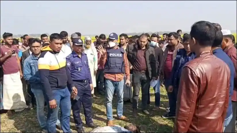 বিলের মধ্যে হাতকড়া বাঁধা যুবকের লাশ উদ্ধার, পুলিশ ও স্থানীয়রা উপস্থিত. Channel i News - চ্যানেল আই নিউজ