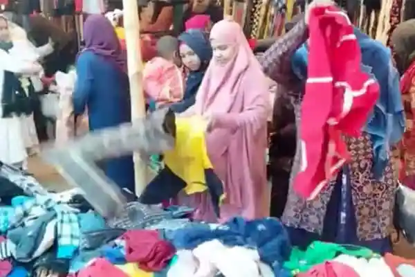 দিনাজপুরে শীতের পোশাক ও শীতবস্ত্রের বাজারে ক্রেতাদের ভিড়. Channel i News - চ্যানেল আই নিউজ