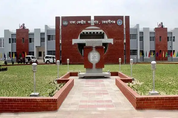 ঢাকা কাস্টমস হাউস ভবনের সামনে পথ ও স্মৃতিস্তম্ভ. Channel i News - চ্যানেল আই নিউজ