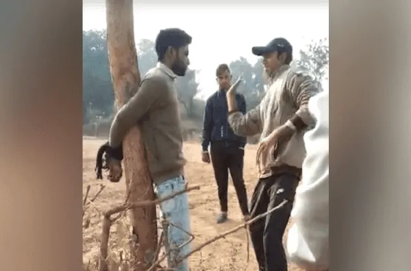 সাংবাদিককে গাছের সাথে বেঁধে নির্যাতনের ছবি. Channel i News - চ্যানেল আই নিউজ