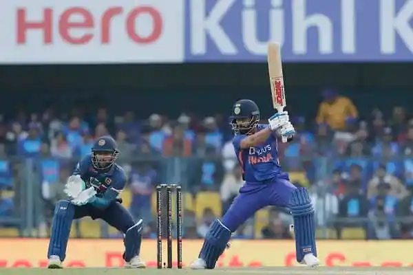 বাংলাদেশের ক্রিকেটাররা আন্তর্জাতিক ক্রিকেট ম্যাচে ব্যাটিং করছে. Channel i News - চ্যানেল আই নিউজ
