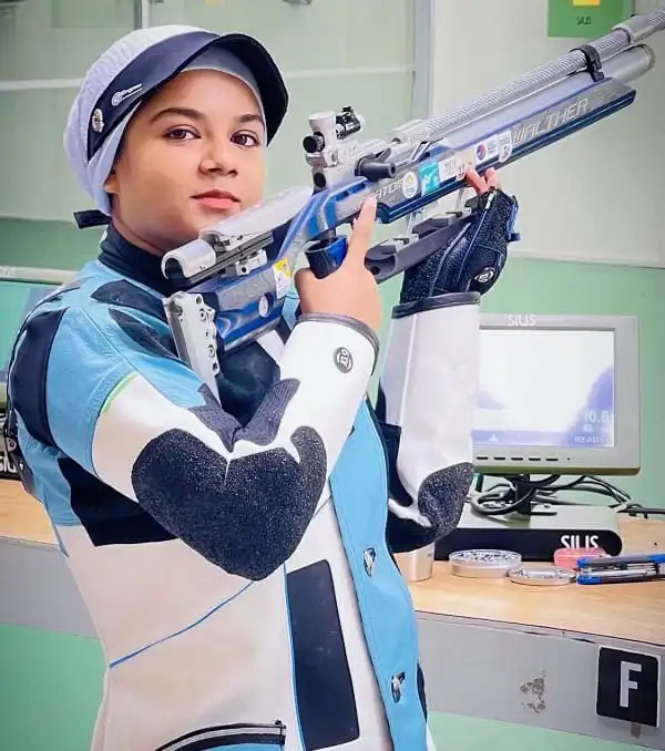 বাংলাদেশের নারী শুটার লক্ষ্য করে গুলি চালাচ্ছে. Channel i News - চ্যানেল আই নিউজ
