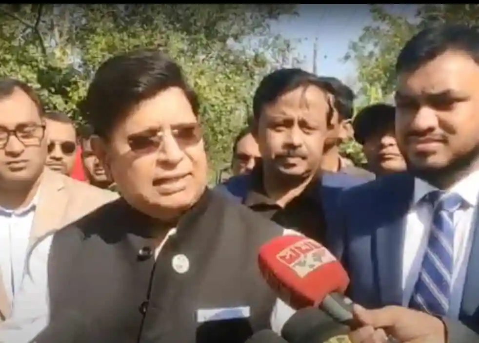 পররাষ্ট্রমন্ত্রী সংবাদ সম্মেলনে বক্তব্য দিচ্ছেন, সাংবাদিকরা উপস্থিত. Channel i News - চ্যানেল আই নিউজ