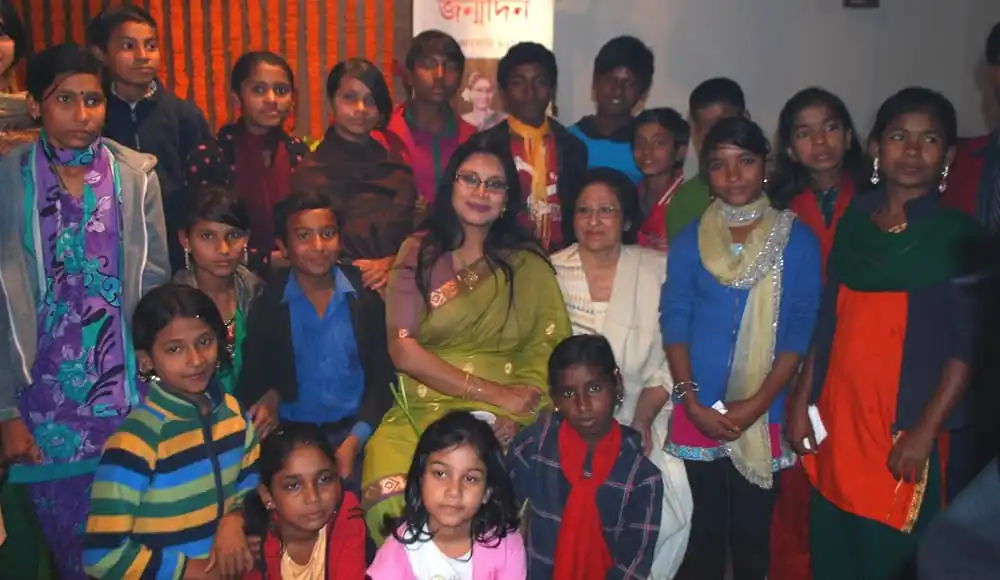শিক্ষার্থীরা সংগীত প্রশিক্ষণে অংশগ্রহণ করছে, শিক্ষক ও শিক্ষিকা উপস্থিত. Channel i News - চ্যানেল আই নিউজ