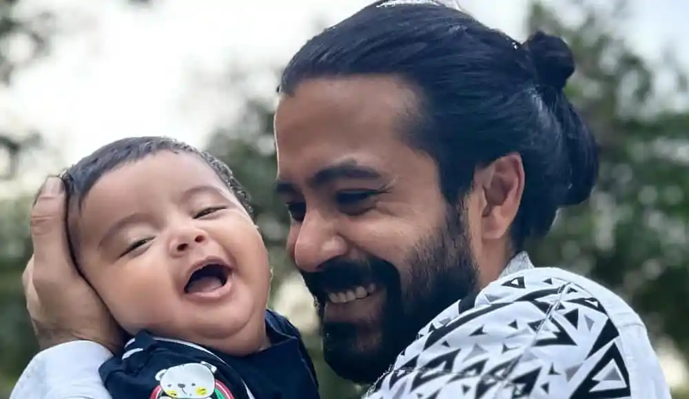 বাবা ও সন্তানের হাসিমুখের ছবি, আবেগময় মুহূর্ত. Channel i News - চ্যানেল আই নিউজ