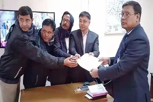 উপনির্বাচনে মনোনয়নপত্র দাখিলের জন্য প্রার্থীরা উপস্থিত. Channel i News - চ্যানেল আই নিউজ