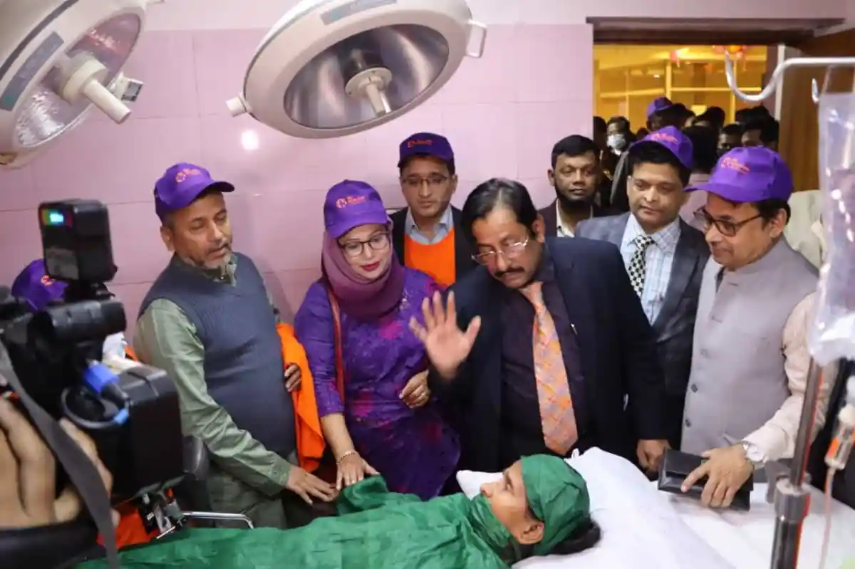 চ্যানেল আই অনলাইন প্রতিনিধিরা হাসপাতালে রোগীর পাশে অবস্থান করছেন. Channel i News - চ্যানেল আই নিউজ