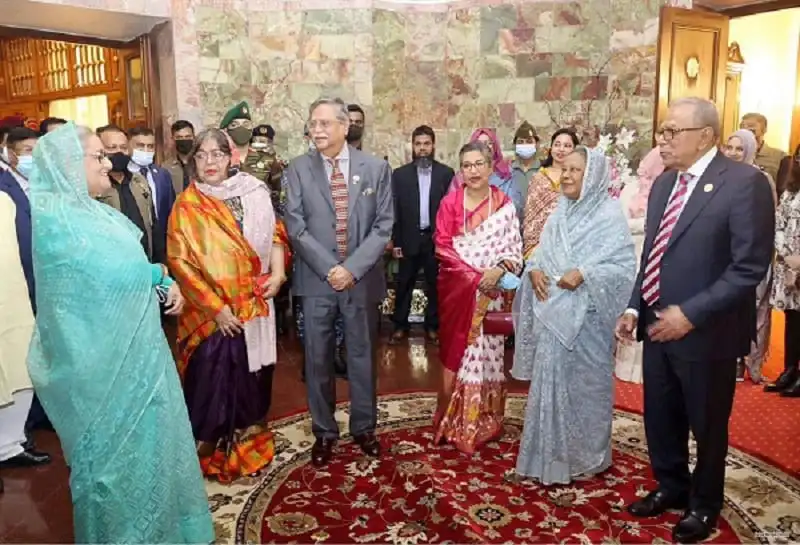 নবনির্বাচিত রাষ্ট্রপতির সাথে রাষ্ট্রপতি মো. আবদুল হামিদ সাক্ষাৎ. Channel i News - চ্যানেল আই নিউজ
