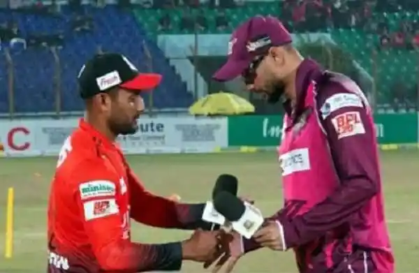 বাংলাদেশ ক্রিকেটারদের সাক্ষাৎকারের সময় মাঠে সাক্ষাৎকার গ্রহণ. Channel i News - চ্যানেল আই নিউজ