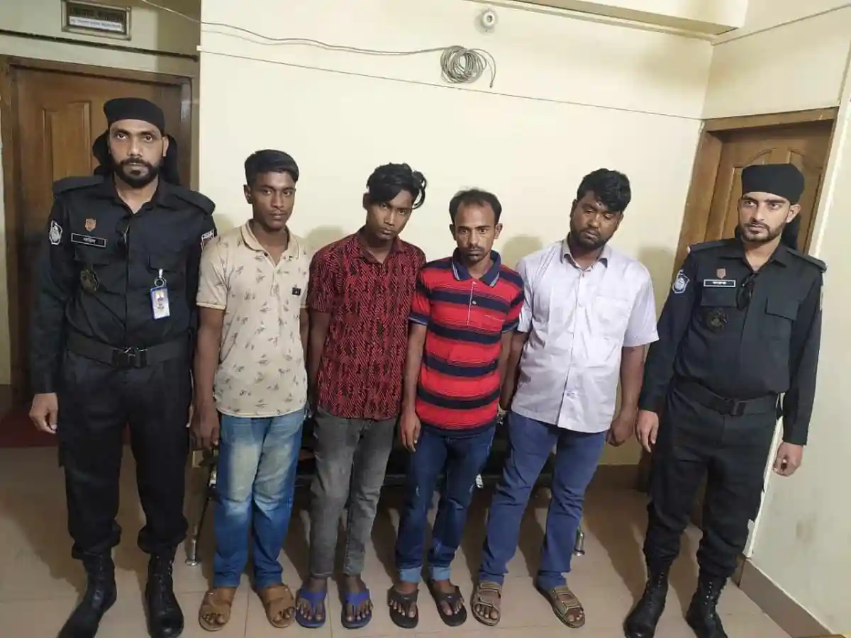 নৌদস্যু আটক, বরগুনায় ডাকাতির ঘটনায় গ্রেপ্তার. Channel i News - চ্যানেল আই নিউজ
