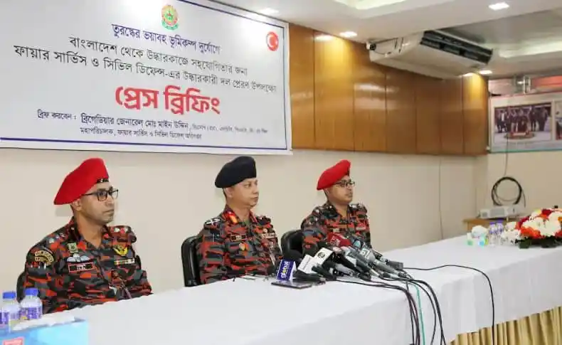 বাংলাদেশ সেনাবাহিনী প্রেস ব্রিফিংয়ে তিন সেনা কর্মকর্তা. Channel i News - চ্যানেল আই নিউজ