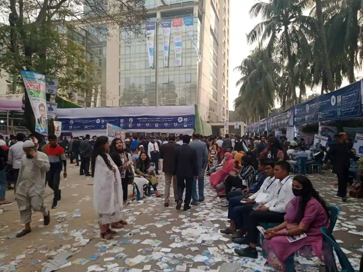 শান্তিপূর্ণভাবে আইইবি’র নির্বাচন সম্পন্ন, ভোটাররা ভোট দিচ্ছেন. Channel i News - চ্যানেল আই নিউজ