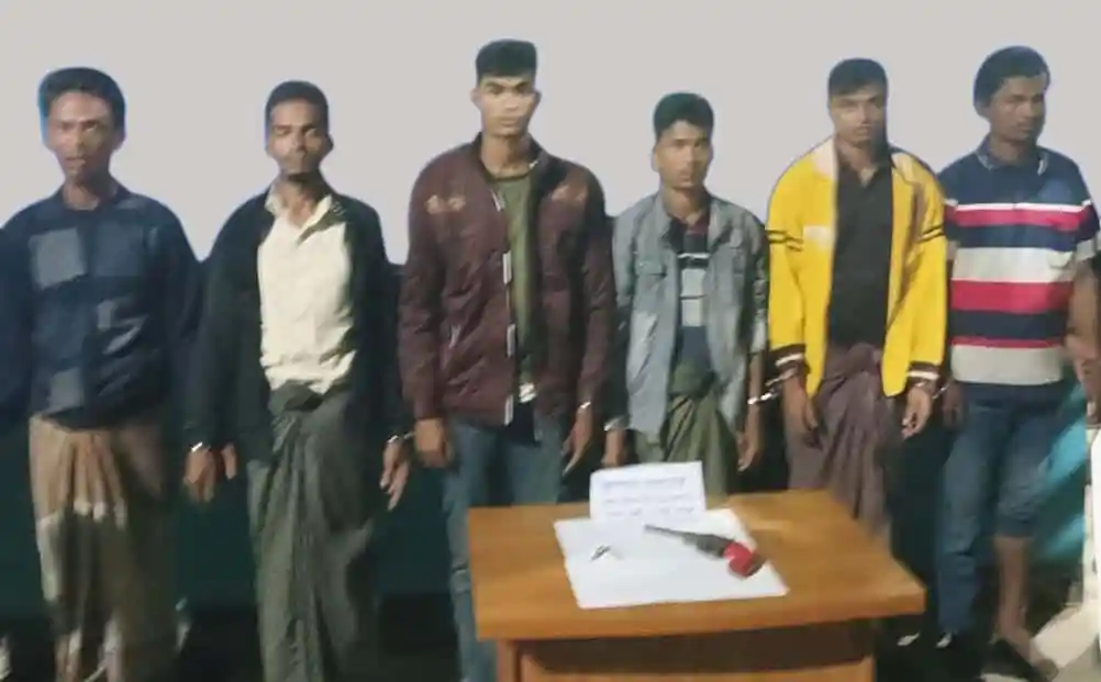 আরসার ৬ সদস্য রোহিঙ্গা ক্যাম্প থেকে আটক, ছবি. Channel i News - চ্যানেল আই নিউজ