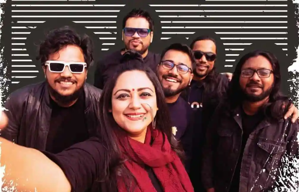 চিরকুট ব্যান্ডের সদস্যরা ঢাবি কনসার্টে পারফর্ম করছে. Channel i News - চ্যানেল আই নিউজ