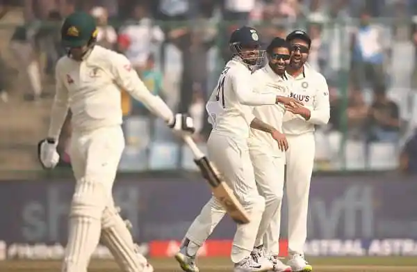 বাংলাদেশি ক্রিকেটাররা উল্লাসে ভাসছে, মাঠে খেলা চলছে. Channel i News - চ্যানেল আই নিউজ