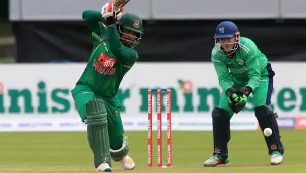 বাংলাদেশের ক্রিকেটাররা মাঠে ব্যাটিং ও ফিল্ডিং অনুশীলন করছে. Channel i News - চ্যানেল আই নিউজ