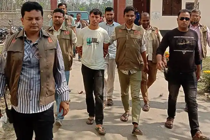 পুলিশের বিরুদ্ধে ক্ষোভে ঘরে আগুনের ঘটনায় কয়েকজন গ্রেপ্তার. Channel i News - চ্যানেল আই নিউজ