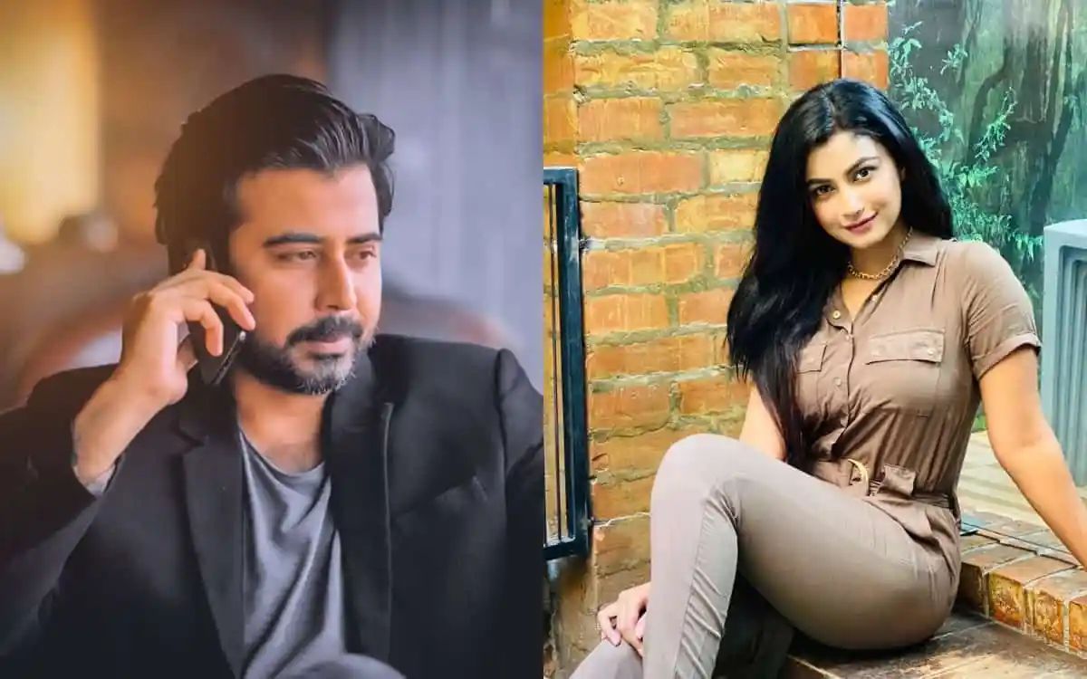 দুটি মানুষ একটি পুরনো ব্রিক দেয়ালে বসে ছবি তুলছে. Channel i News - চ্যানেল আই নিউজ