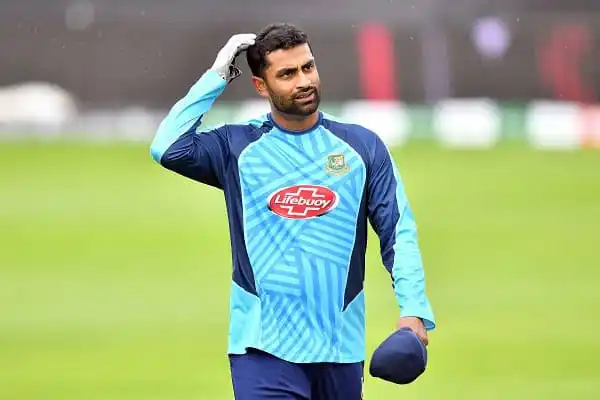 বাংলাদেশ ক্রিকেটার তামিম ইকবাল অনুশীলনে হাসিমুখে দাঁড়িয়ে. Channel i News - চ্যানেল আই নিউজ