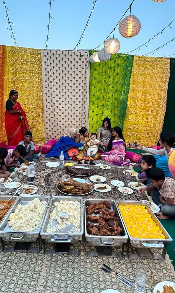 বাচ্চাদের মুখেভাতের অনুষ্ঠানে পরিবারের সদস্যরা অংশগ্রহণ করছে. Channel i News - চ্যানেল আই নিউজ