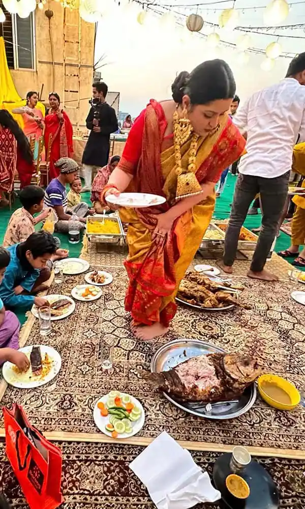 পরীমনি তার সন্তানের মুখেভাতের অনুষ্ঠানে অংশগ্রহণ করছেন. Channel i News - চ্যানেল আই নিউজ