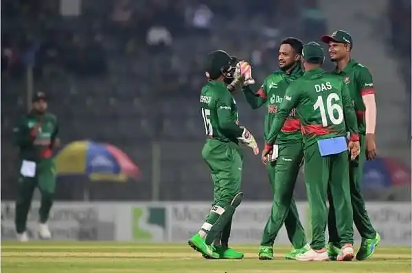 বাংলাদেশ ক্রিকেট দল মাঠে জিতের উল্লাসে মেতে উঠেছে. Channel i News - চ্যানেল আই নিউজ