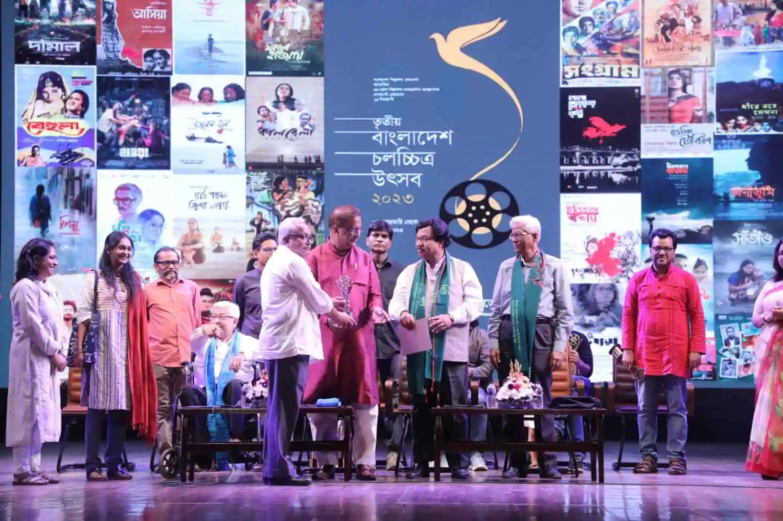 বাংলাদেশ চলচ্চিত্র উৎসব ২০২৩ এর উদ্বোধনী অনুষ্ঠানে অতিথি ও শিল্পীরা. Channel i News - চ্যানেল আই নিউজ