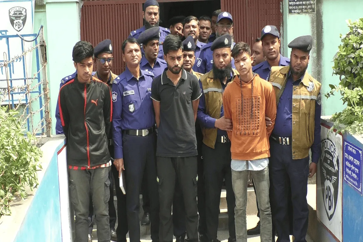 মাদক ব্যবসায়ীর হত্যার ঘটনায় গ্রেফতারকৃত ১২ জন পুলিশ সদস্যসহ সন্দেহভাজনরা. Channel i News - চ্যানেল আই নিউজ