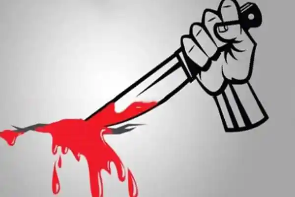 হাতের মধ্যে ধারালো ছুরি দিয়ে রক্তাক্ত মৃতদেহের ছবি. Channel i News - চ্যানেল আই নিউজ