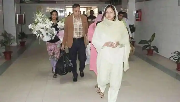 খালেদা জিয়াকে দেখতে ঢাকায় তার পুত্রবধূ আসছেন।. Channel i News - চ্যানেল আই নিউজ