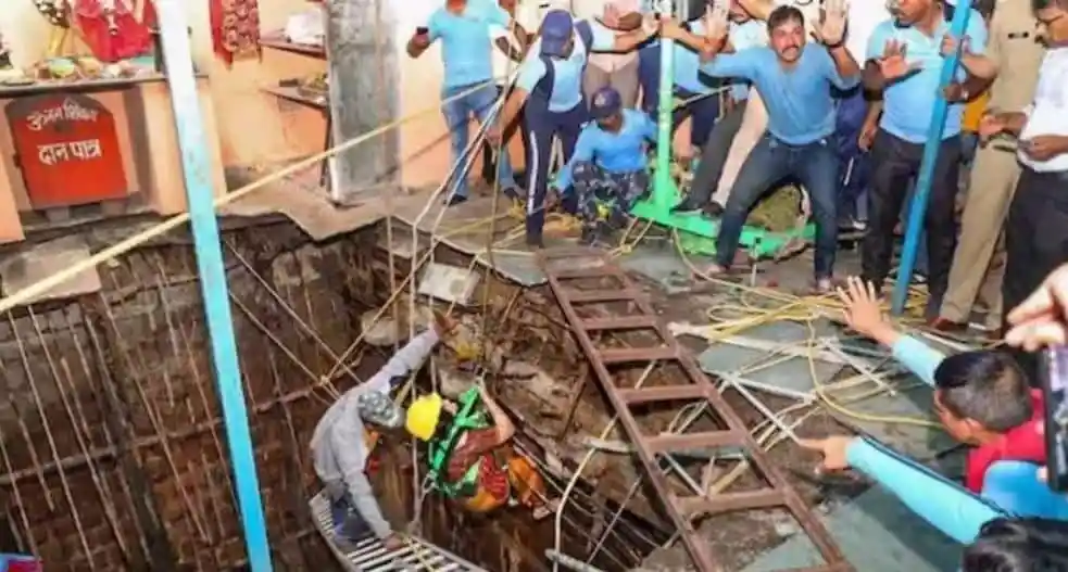নির্মাণ কাজের সময় একটি দুর্ঘটনা ঘটেছে, শ্রমিকরা আহত হয়েছে. Channel i News - চ্যানেল আই নিউজ