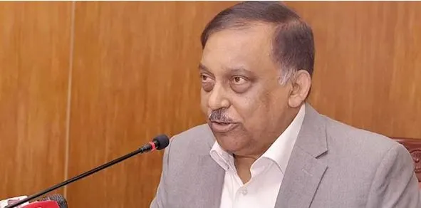 স্বরাষ্ট্রমন্ত্রী সাংবাদিকদের প্রশ্নের উত্তর দিচ্ছেন. Channel i News - চ্যানেল আই নিউজ