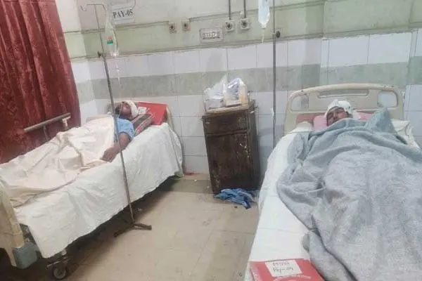জগন্নাথ বিশ্ববিদ্যালয়ের আহত শিক্ষার্থীরা হাসপাতালে চিকিৎসাধীন. Channel i News - চ্যানেল আই নিউজ
